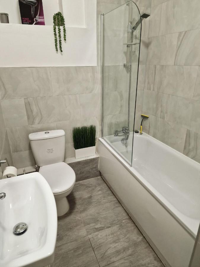 Spacious 4 Bedrooms Apartment For 10 Near Marble Arch 런던 외부 사진