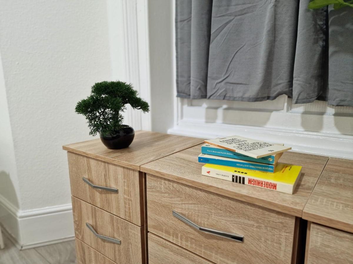 Spacious 4 Bedrooms Apartment For 10 Near Marble Arch 런던 외부 사진