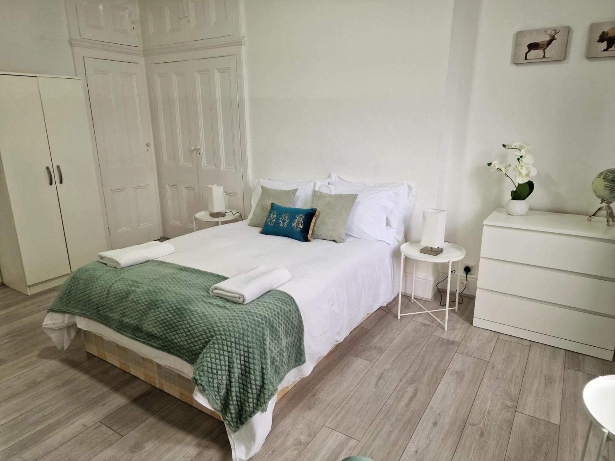 Spacious 4 Bedrooms Apartment For 10 Near Marble Arch 런던 외부 사진